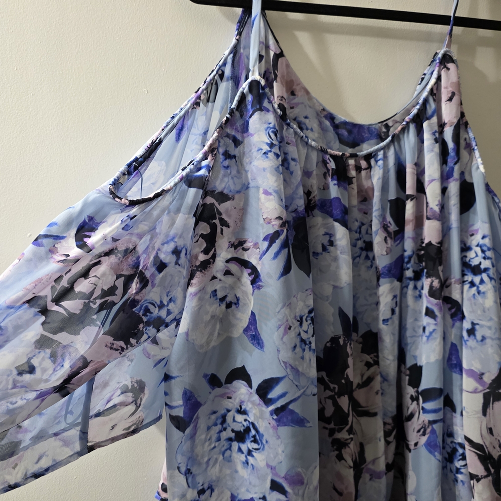 Jennifer Lopez Floral Camisole in Blue and Pink - Picture 2 of 4